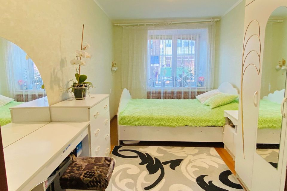 Продаётся 3-комнатная квартира, 58.3 м²