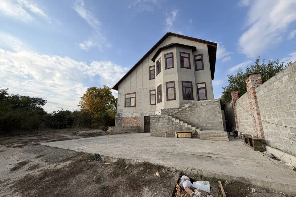 Продаётся 3-этажный дом, 450 м²