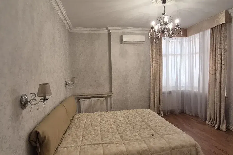 Продаётся 4-комнатная квартира, 154 м²