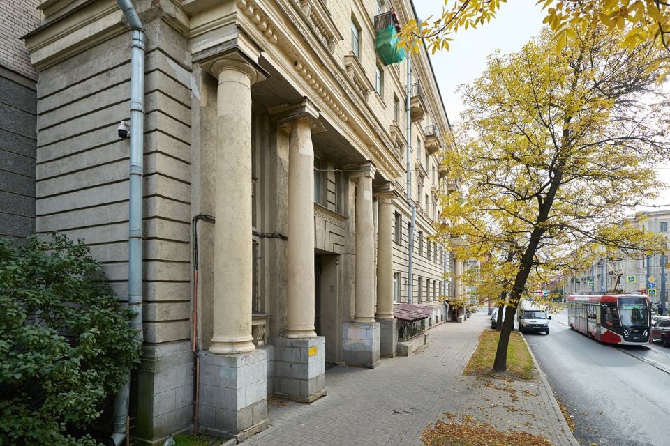 Продаётся 4-комнатная квартира, 102.8 м²