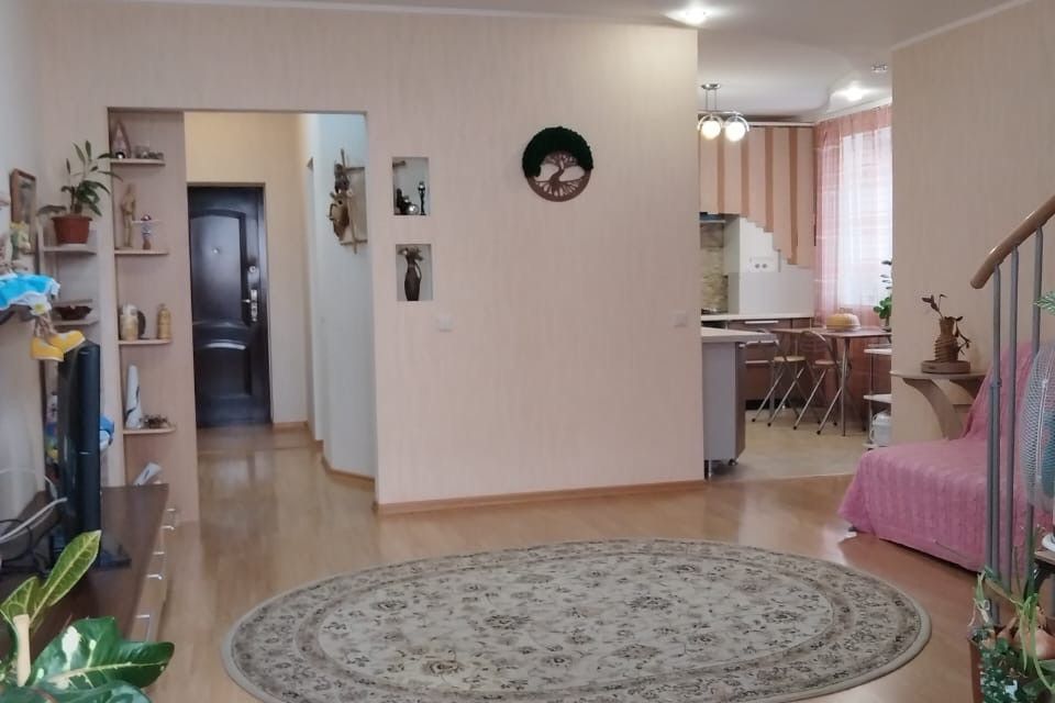 Продаётся 2-комнатная квартира, 91 м²