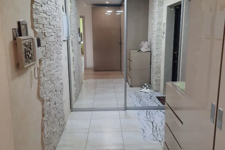 Продаётся 3-комнатная квартира, 106 м²