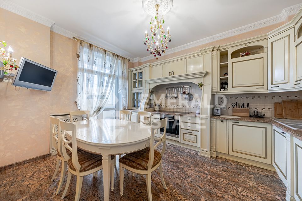 Продаётся 4-комнатная квартира, 154.3 м²