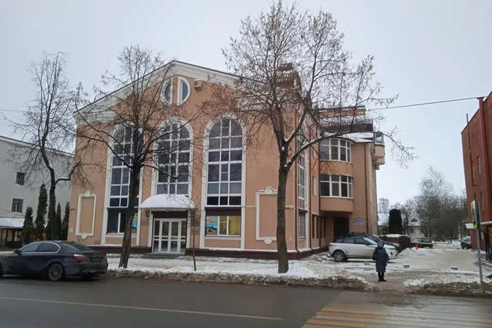 Продаётся 4-комнатная квартира, 209.9 м²