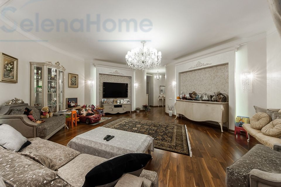 Продаётся 5-комнатная квартира, 180 м²