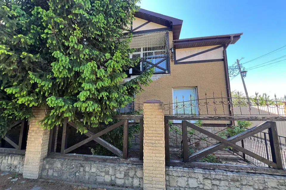 Продаётся 2-этажный дом, 329 м²