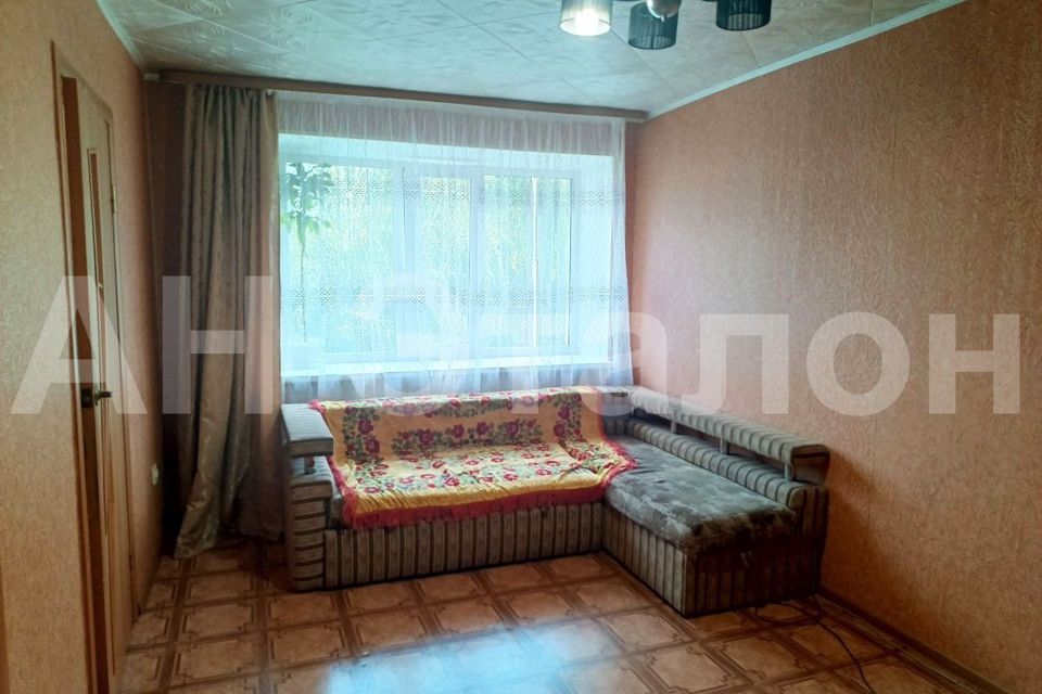 Продаётся 4-комнатная квартира, 58.2 м²