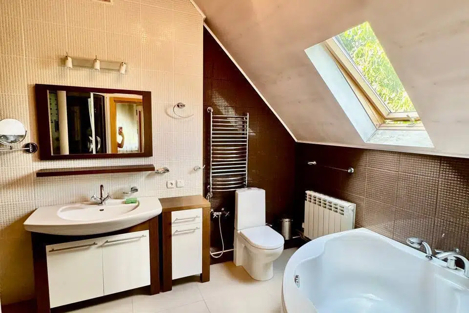 Продаётся 3-этажный дом, 385 м²