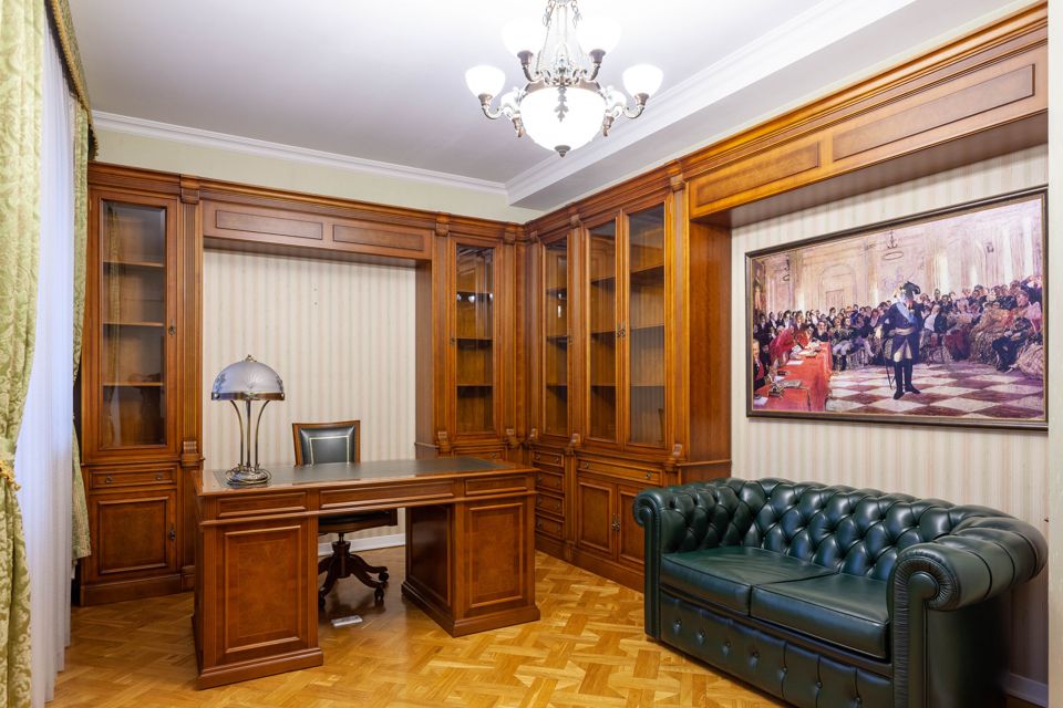 Продаётся 3-комнатная квартира, 171.1 м²