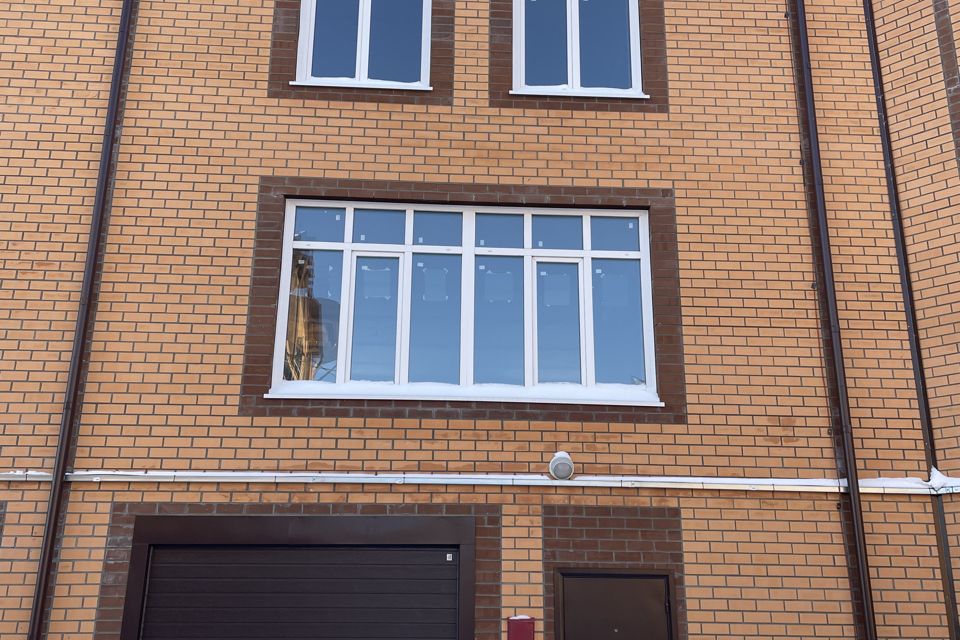 Продаётся 4-комнатная квартира, 213.6 м²