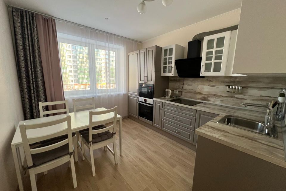 Продаётся 1-комнатная квартира, 42 м²