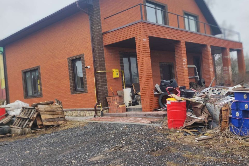 Продаётся 2-этажный дом, 200 м²