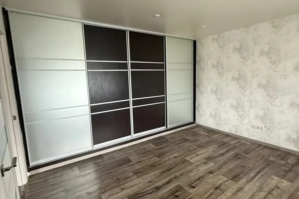 Продаётся 1-комнатная квартира, 302 м²