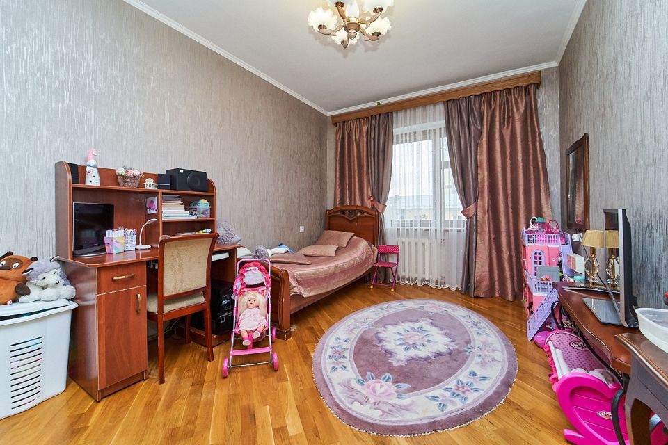 Продаётся 4-комнатная квартира, 97.5 м²