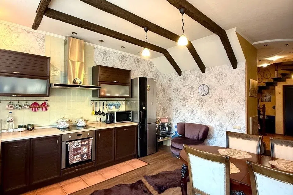 Продаётся 3-комнатная квартира, 119.2 м²