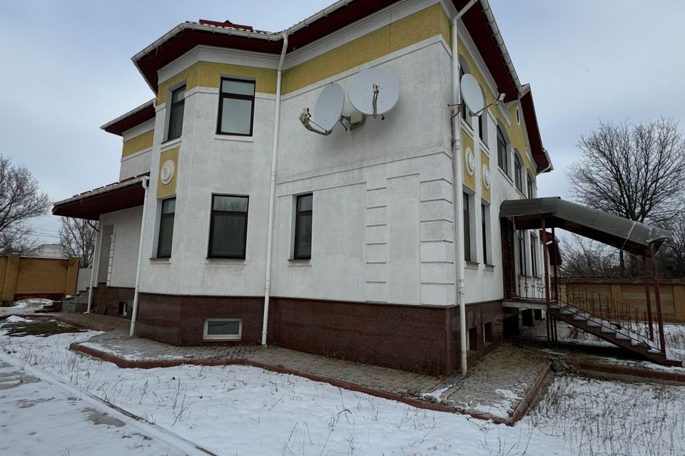 Продаётся 2-этажный дом, 418 м²