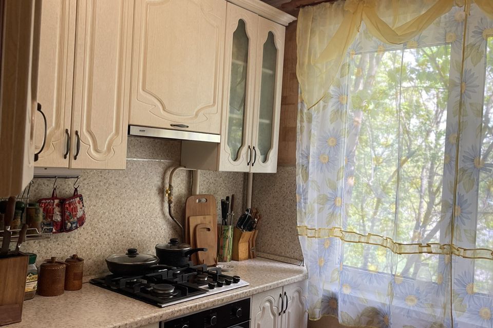 Продаётся 4-комнатная квартира, 62.3 м²
