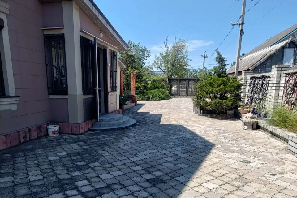 Продаётся 2-этажный дом, 717 м²