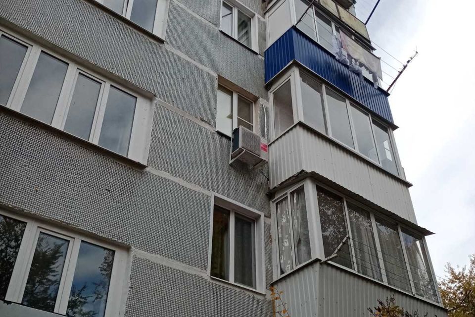Продаётся 4-комнатная квартира, 57.9 м²