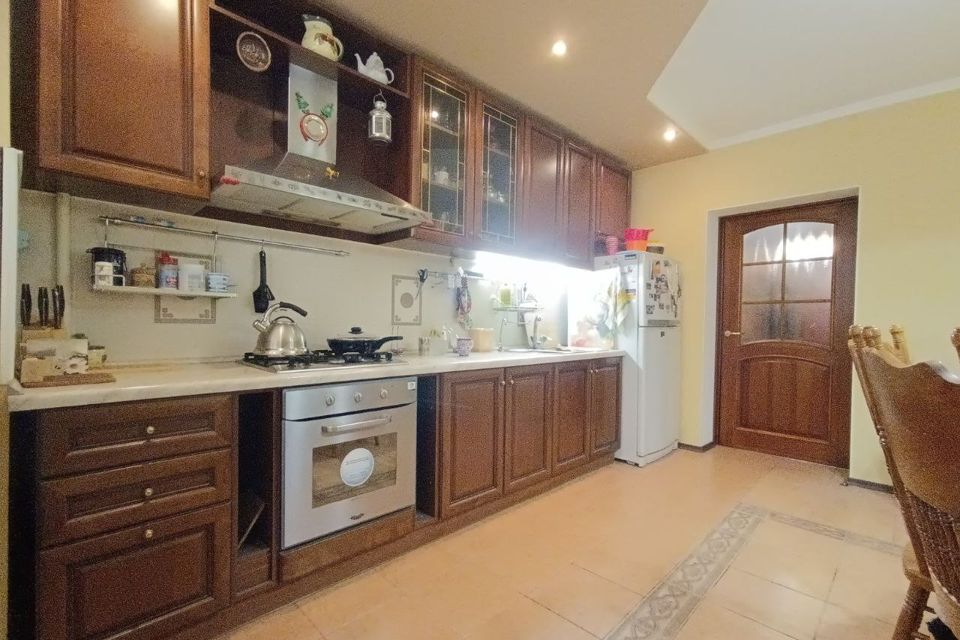 Продаётся 3-комнатная квартира, 124.7 м²