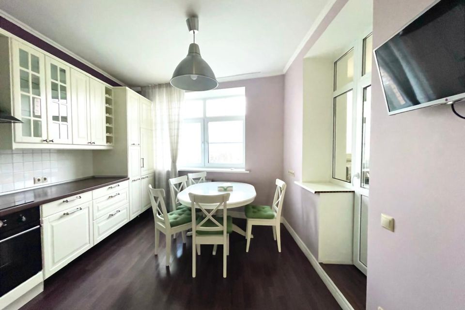 Продаётся 3-комнатная квартира, 102 м²