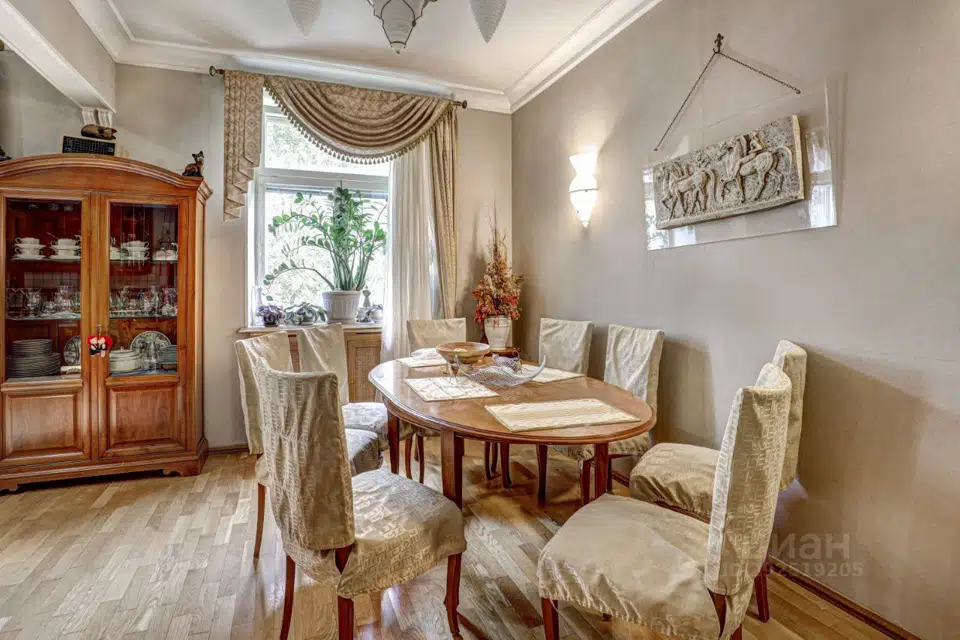 Продаётся 5-комнатная квартира, 499 м²