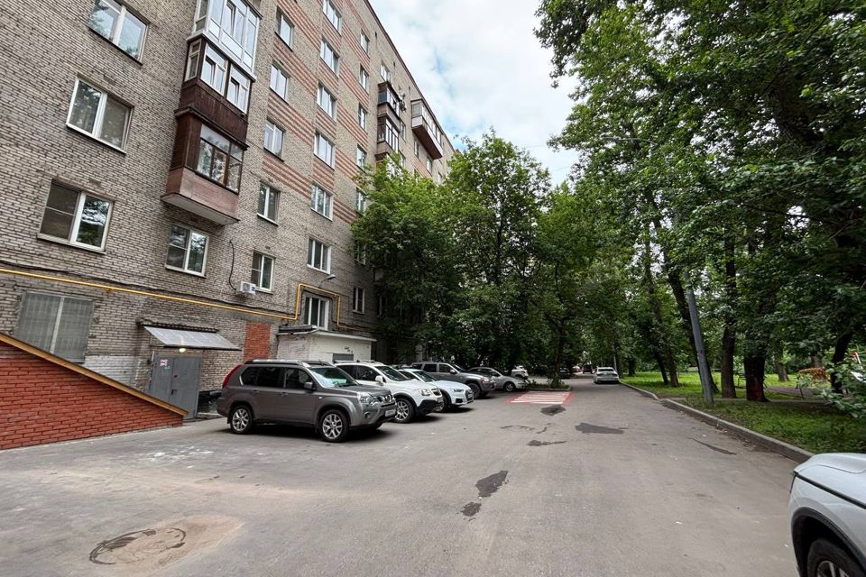 Продаётся 4 комнаты в 4-комн. квартире, 22.8 м²