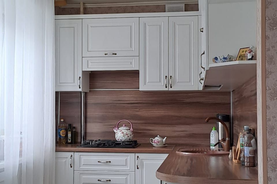 Продаётся 4-комнатная квартира, 60.4 м²