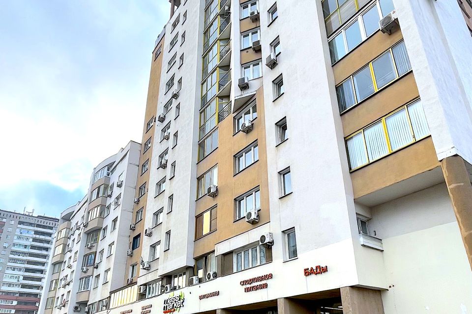 Продаётся 3-комнатная квартира, 107 м²