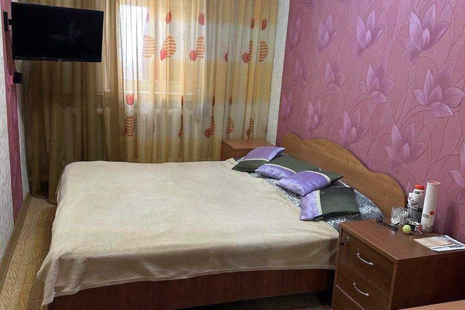 Продаётся 1-комнатная квартира, 42 м²