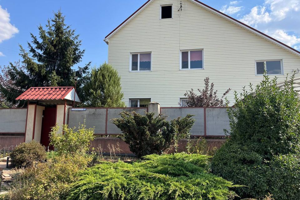 Продаётся 3-этажный дом, 300 м²