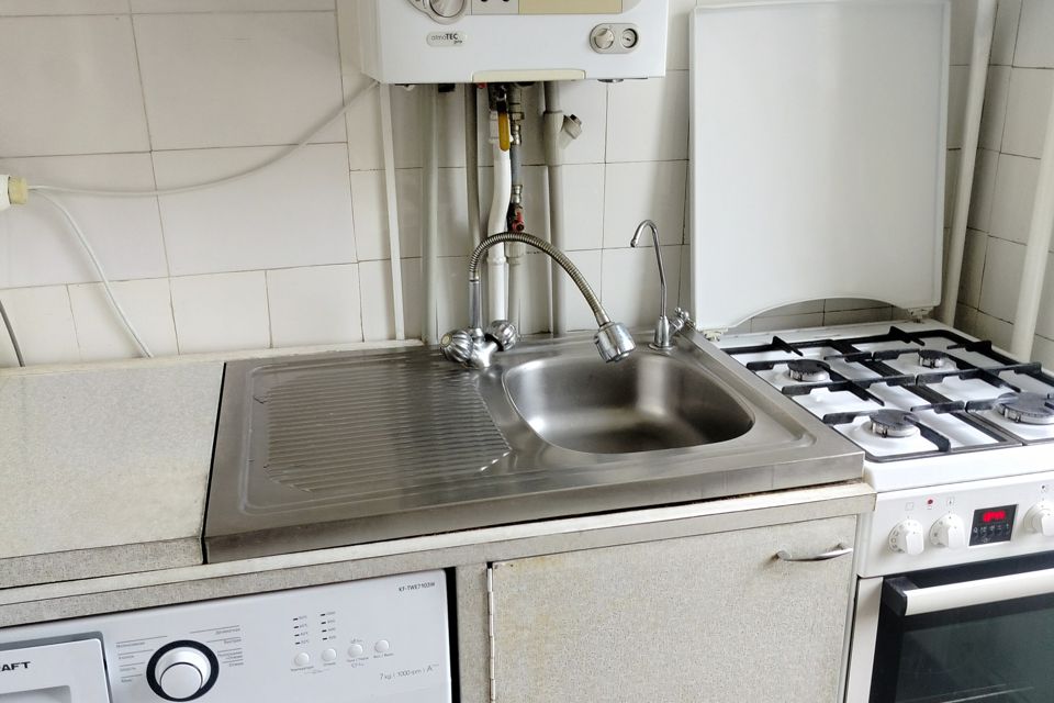 Продаётся 3-комнатная квартира, 42.1 м²