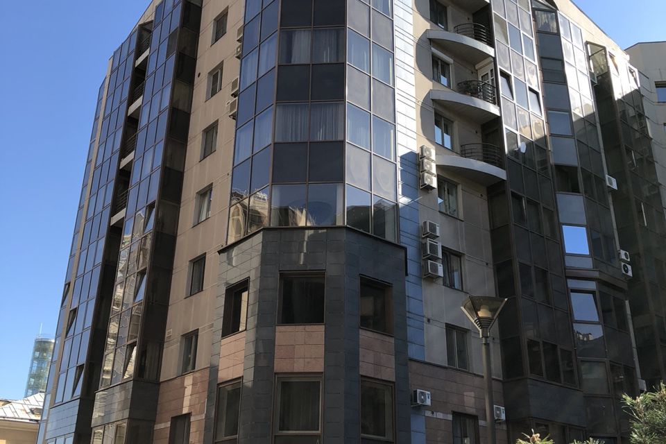 Продаётся 3-комнатная квартира, 122.6 м²