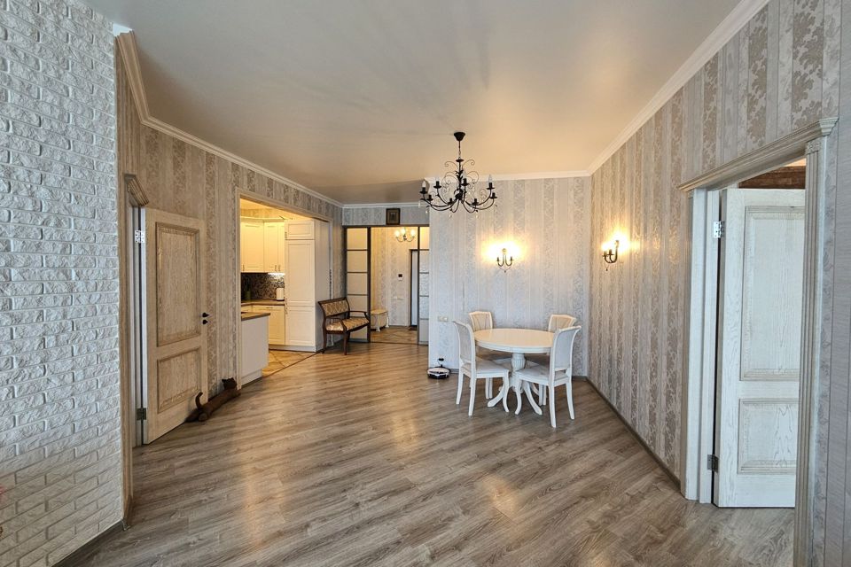 Продаётся 2-комнатная квартира, 77.4 м²