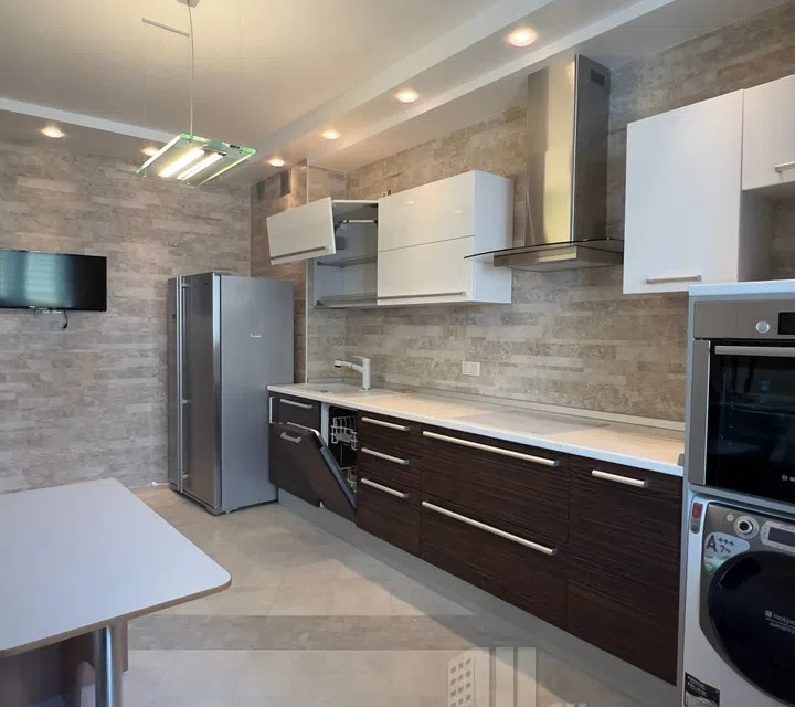 Продаётся 3-комнатная квартира, 126 м²