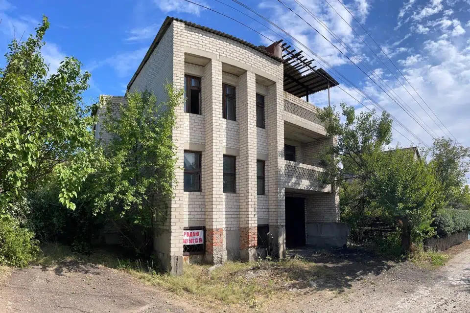 Продаётся 3-этажный дом, 100 м²