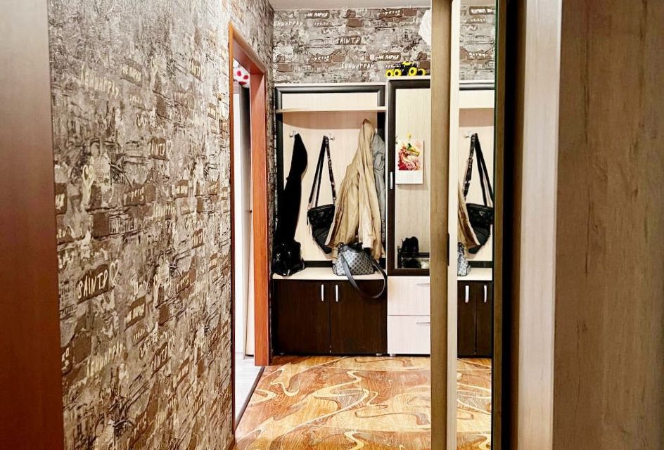 Продаётся 1-комнатная квартира, 42 м²