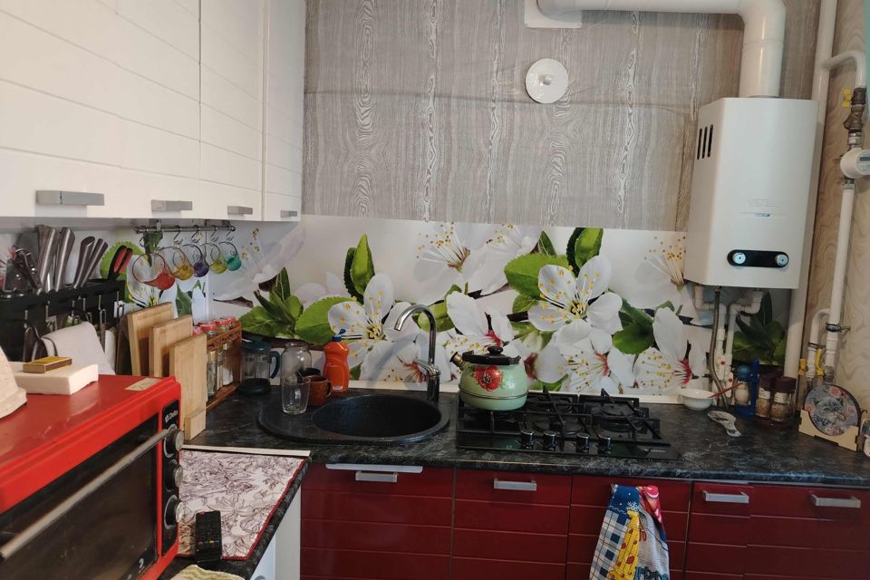 Продаётся 3-комнатная квартира, 48.7 м²