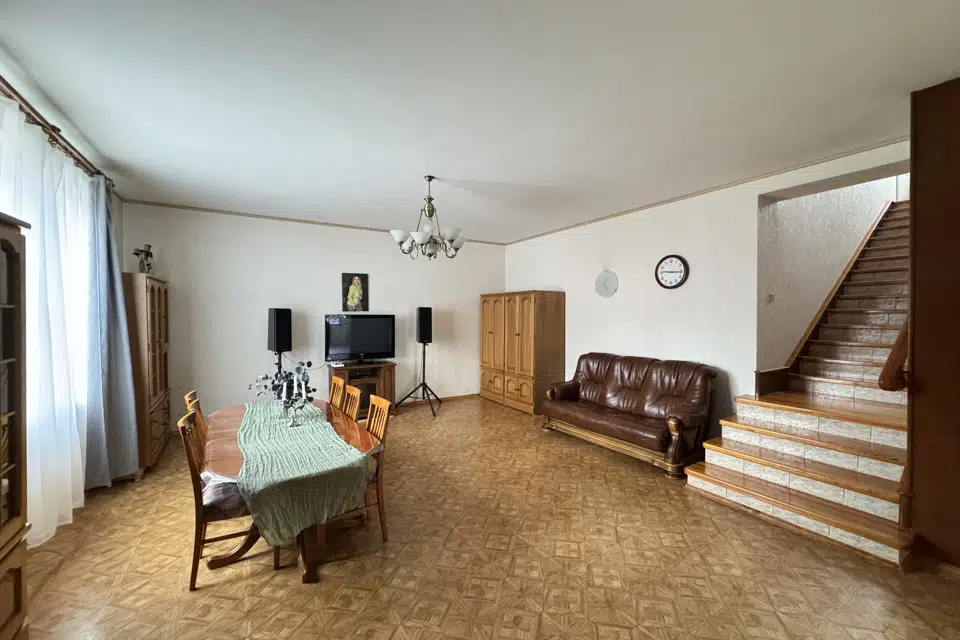 Продаётся 3-этажный дом, 570 м²