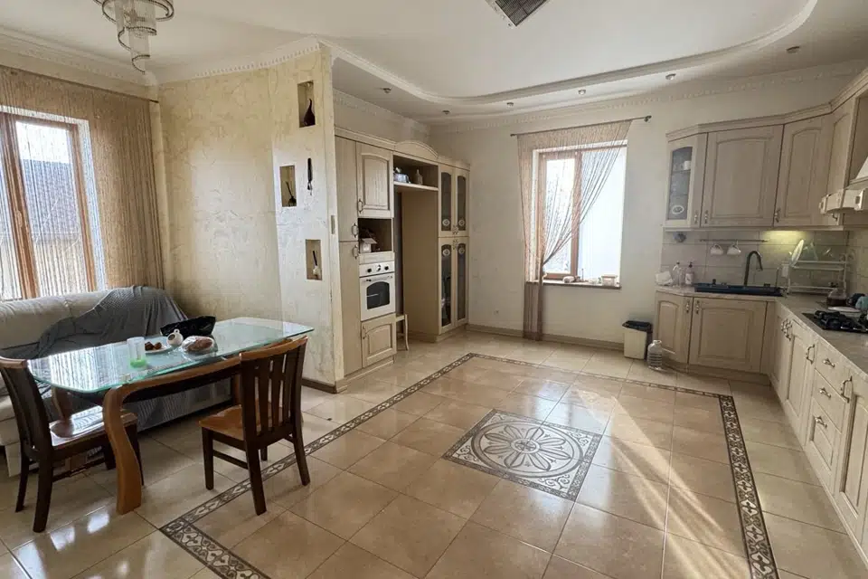 Продаётся 2-этажный дом, 350.6 м²