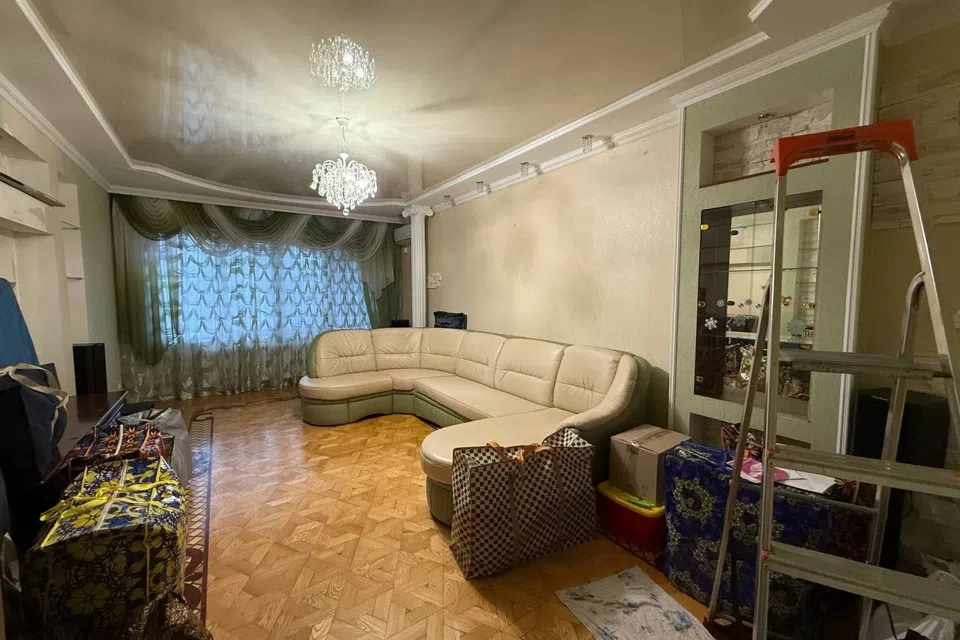 Продаётся 4-комнатная квартира, 132 м²