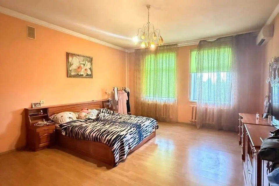 Продаётся 2-этажный дом, 300 м²