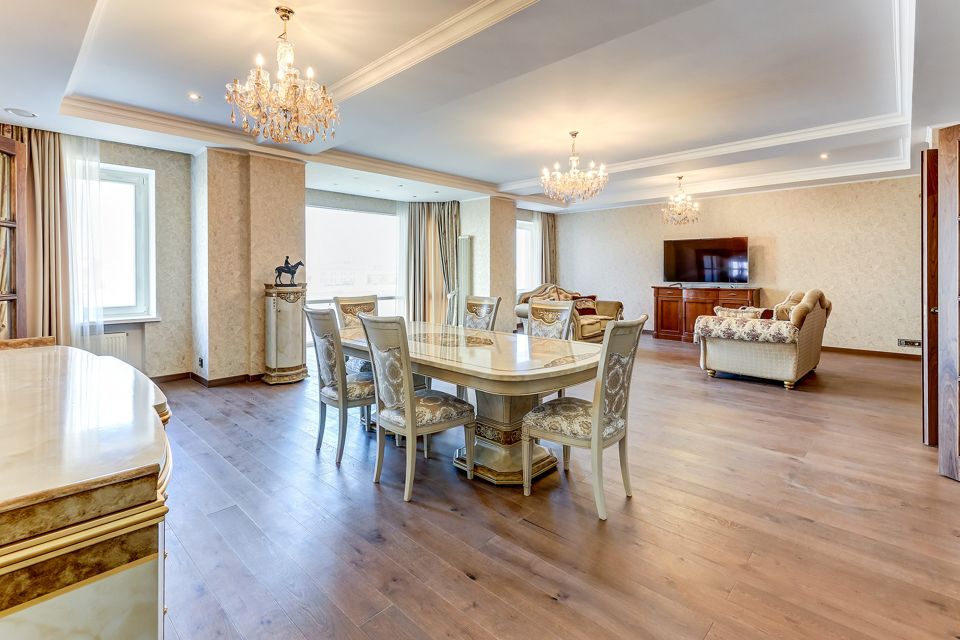 Продаётся 4-комнатная квартира, 329 м²