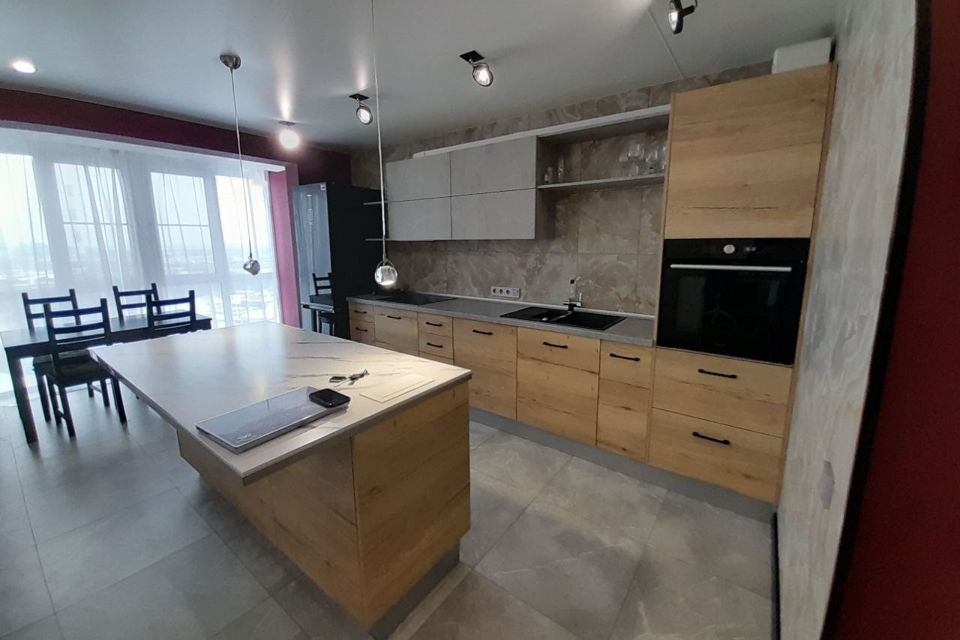 Продаётся 2-комнатная квартира, 79.7 м²