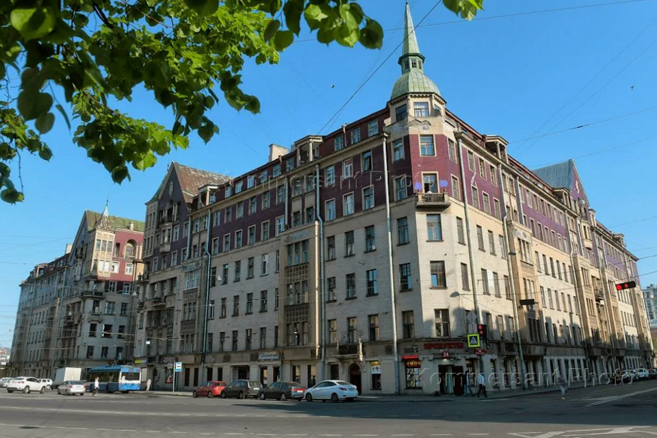 Продаётся 4-комнатная квартира, 132.7 м²