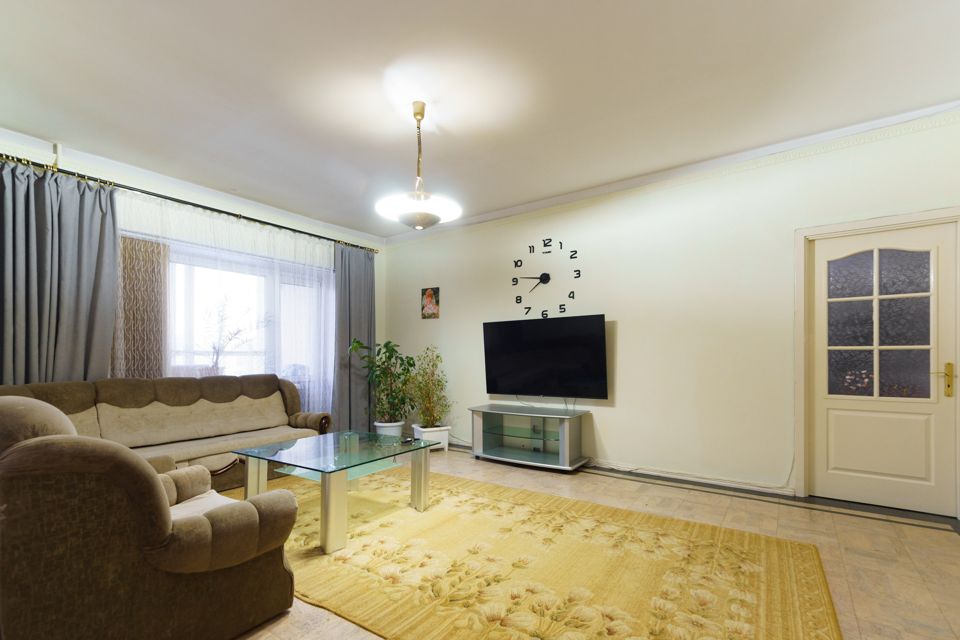 Продаётся 3-комнатная квартира, 140 м²