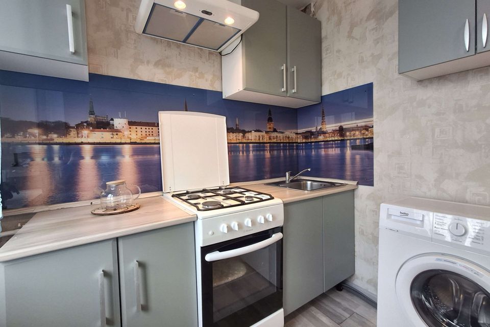 Продаётся 4-комнатная квартира, 63 м²
