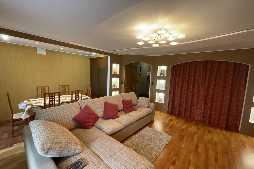Продаётся 2-комнатная квартира, 70.7 м²
