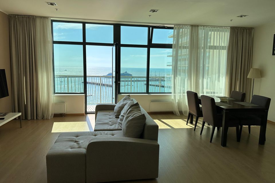 Продаётся 1-комнатная квартира, 119.7 м²