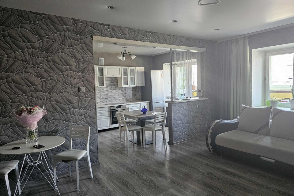 Продаётся 3-комнатная квартира, 106.3 м²